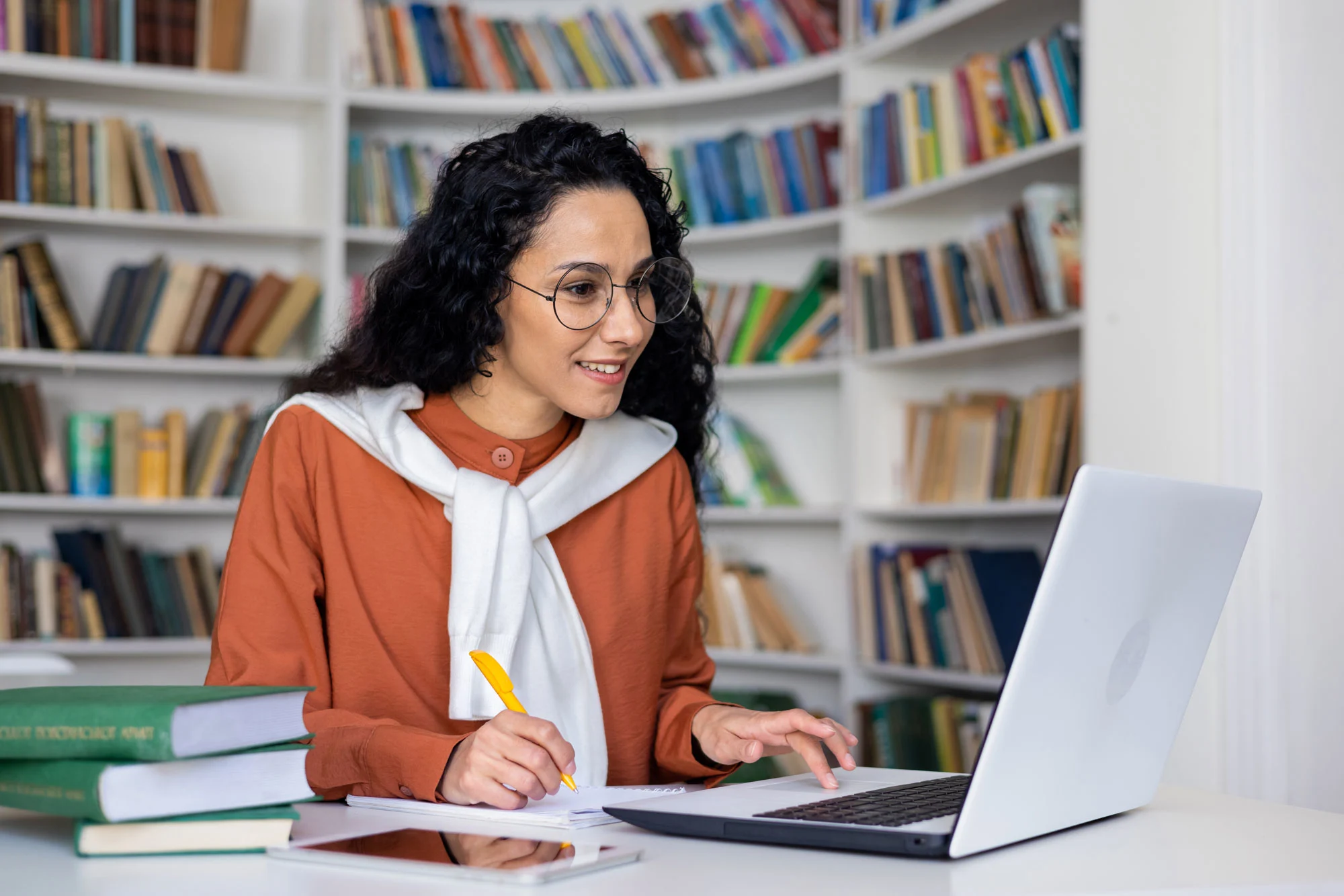 satisfied female student listens to an online lect 2026 01 09 07 49 44 utc2.webp
